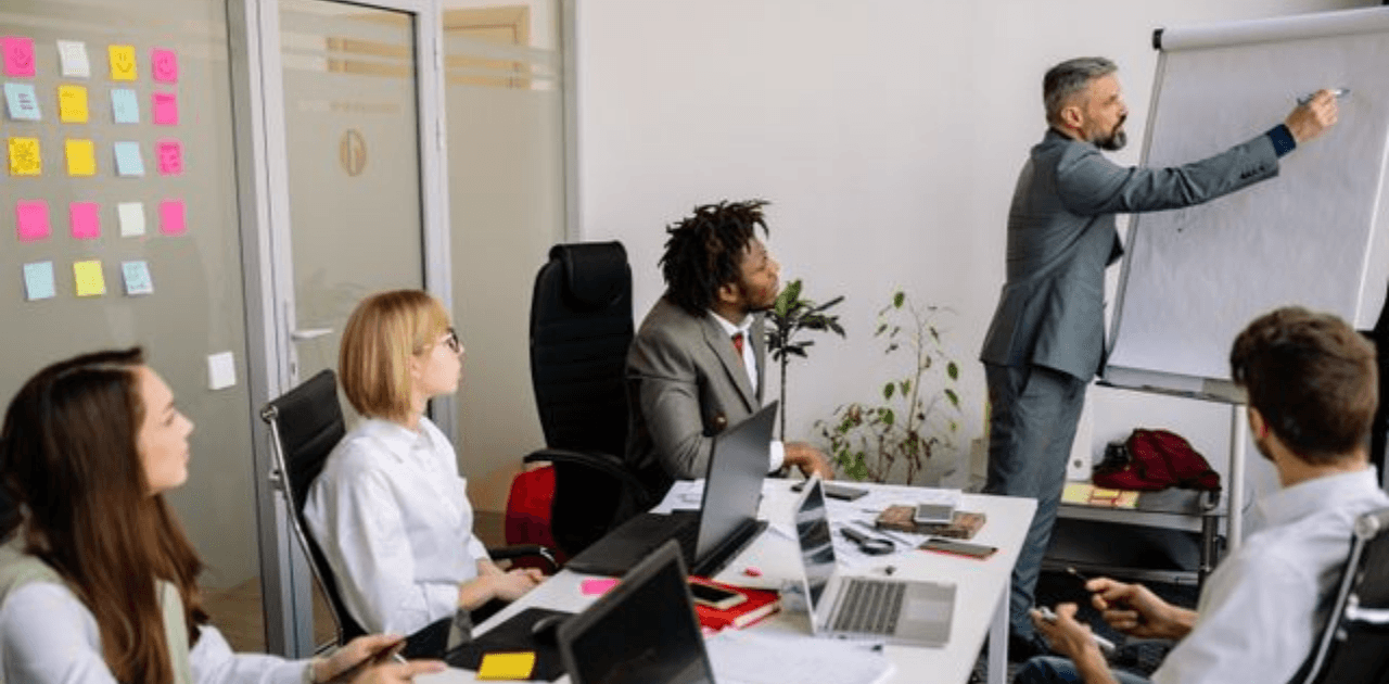 Como controlar treinamentos de funcionários - Guia completo